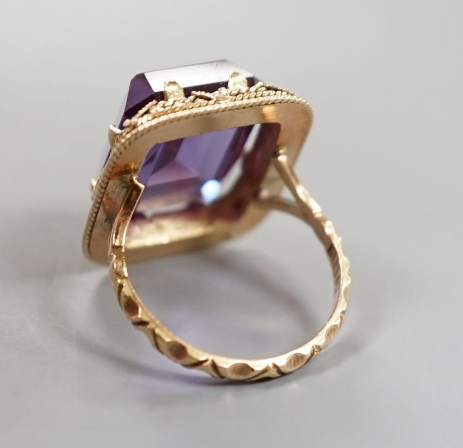 A 20th century Egyptian yellow metal and fancy cut synthetic colour change corundum set dress ring, size M/N, gross weight 9 grams.